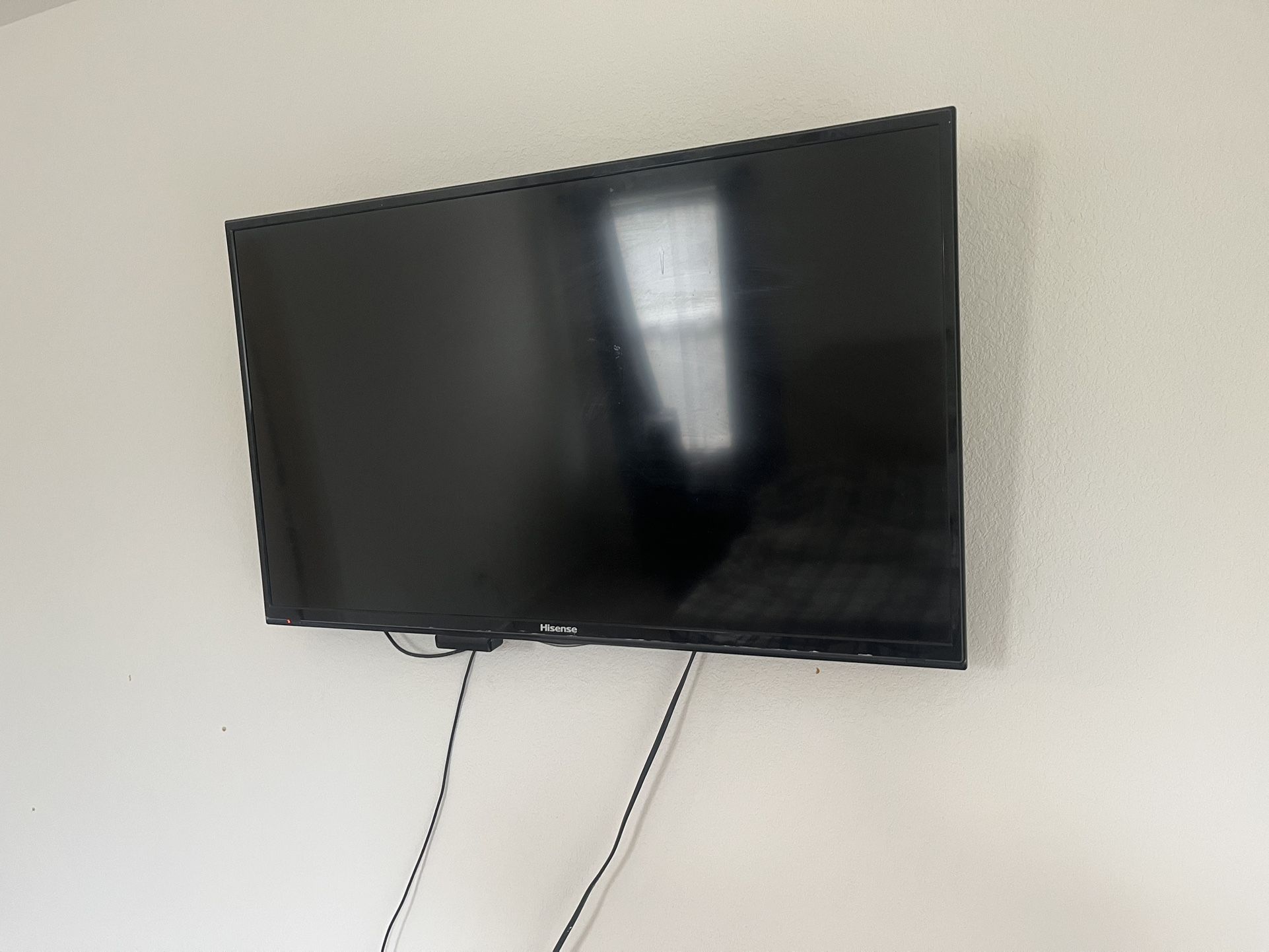 43 Inch Hisense Tv - With Wall Mount 