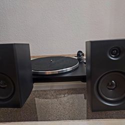 Crosley Record Player With Speakers