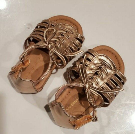Toddler sandals size 3