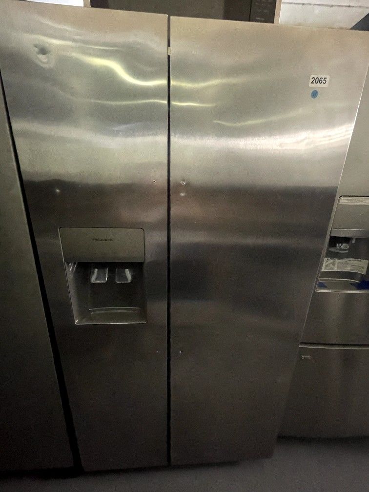 FRIGIDAIRE 36” SIDE BY SIDE REFRIGERATOR STAINLESS STEEL $600