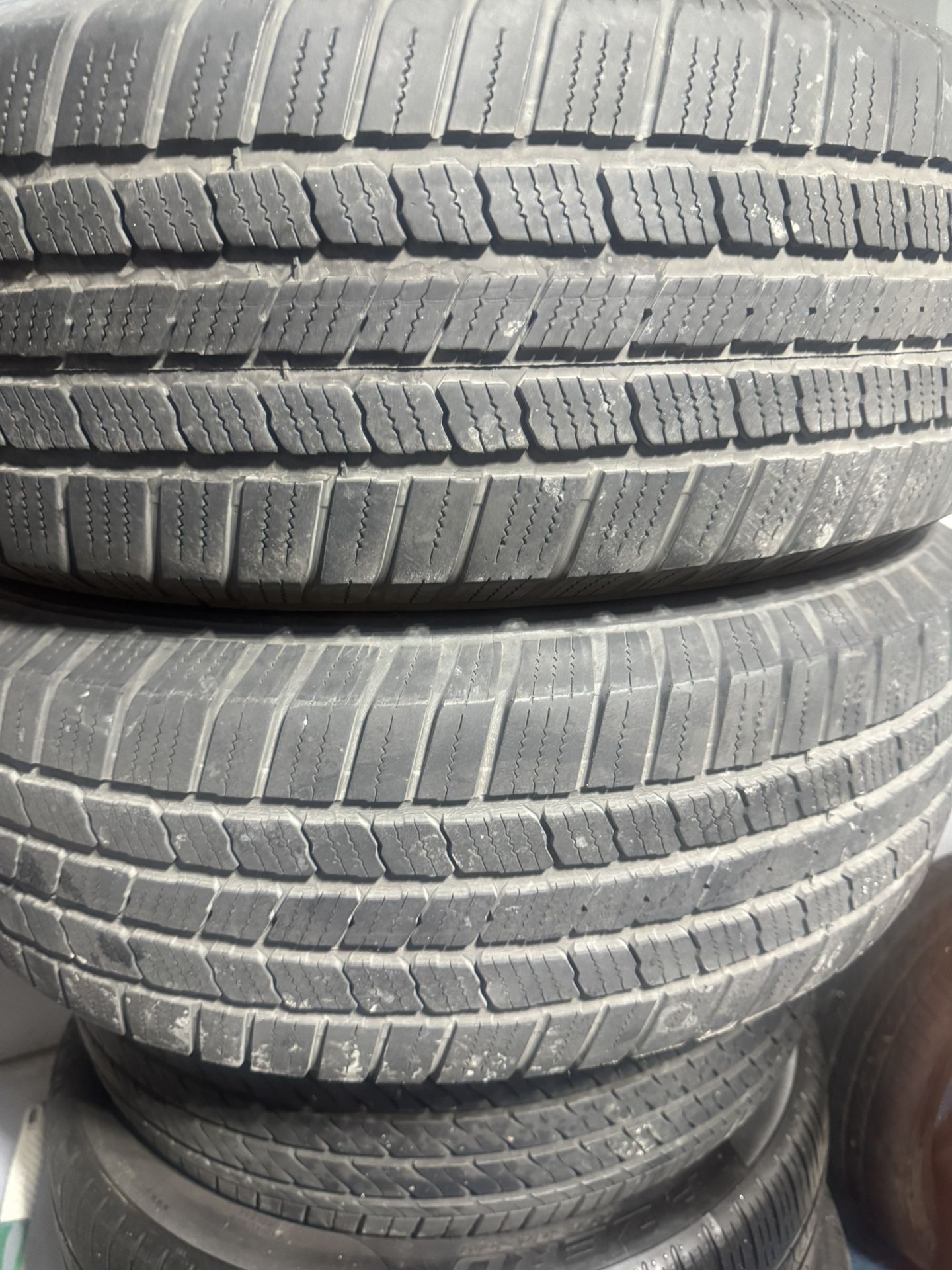 235/45/18 Set Of Four Michelin Tires Asking $180