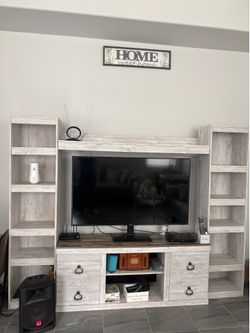 Entertainment center