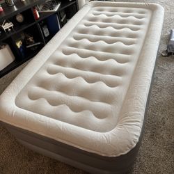 Twin Air Mattress Full with Built in Pump, 18" 2 Mins Self-Inflating Blow Up Mattress, 550 Lbs Max