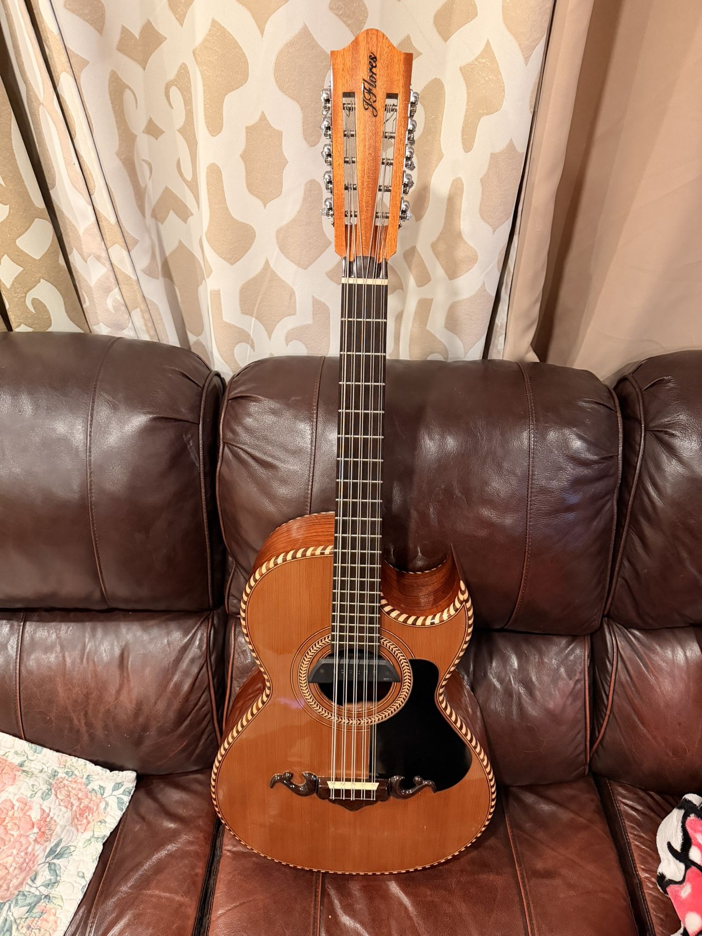 J Flores Bajo Quinto