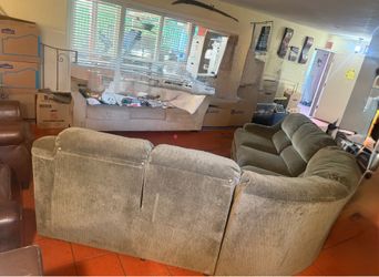 🛋️ Large Sectional Reclining Sofa – Comfortable Family Couch – Estate Sale