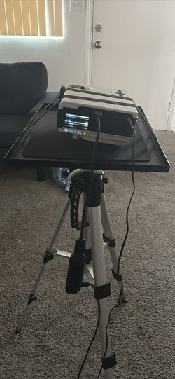 Vankyo - Leisure 470 Pro Native 1080P Projector/ With 60$ Stand For Free..