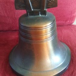 LOOK. VINTAGE. COIN BANK LIBERTY BELL. MADE OF CAST IRON HEAVY..NEVER USED.NICE! 