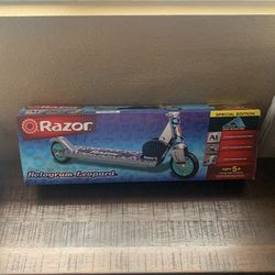 Razor Special Edition Hologram Leopard Scooter