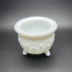 Vintage Milk Glass Daisy & Button3 Footed Cauldron Kettle Trinket Jewelry Dish