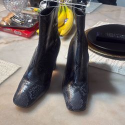 Sam Edelman Designer Snake Skin Boots; (8.5)
