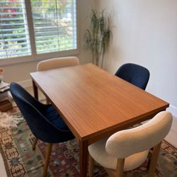Mid-Century Style Extendable Wood Dining Table – Seats 4–6