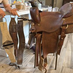 Saddle with chest collar, cinch
