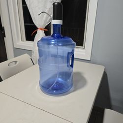 Water Conteiner Whit Pump