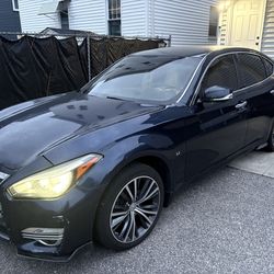 2015 Infiniti Q70