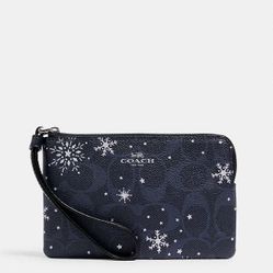 [BRAND NEW] Coach Corner Zip Wristlet - Snowflake Print