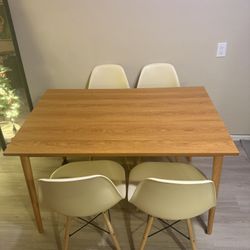 Table With Chairs 