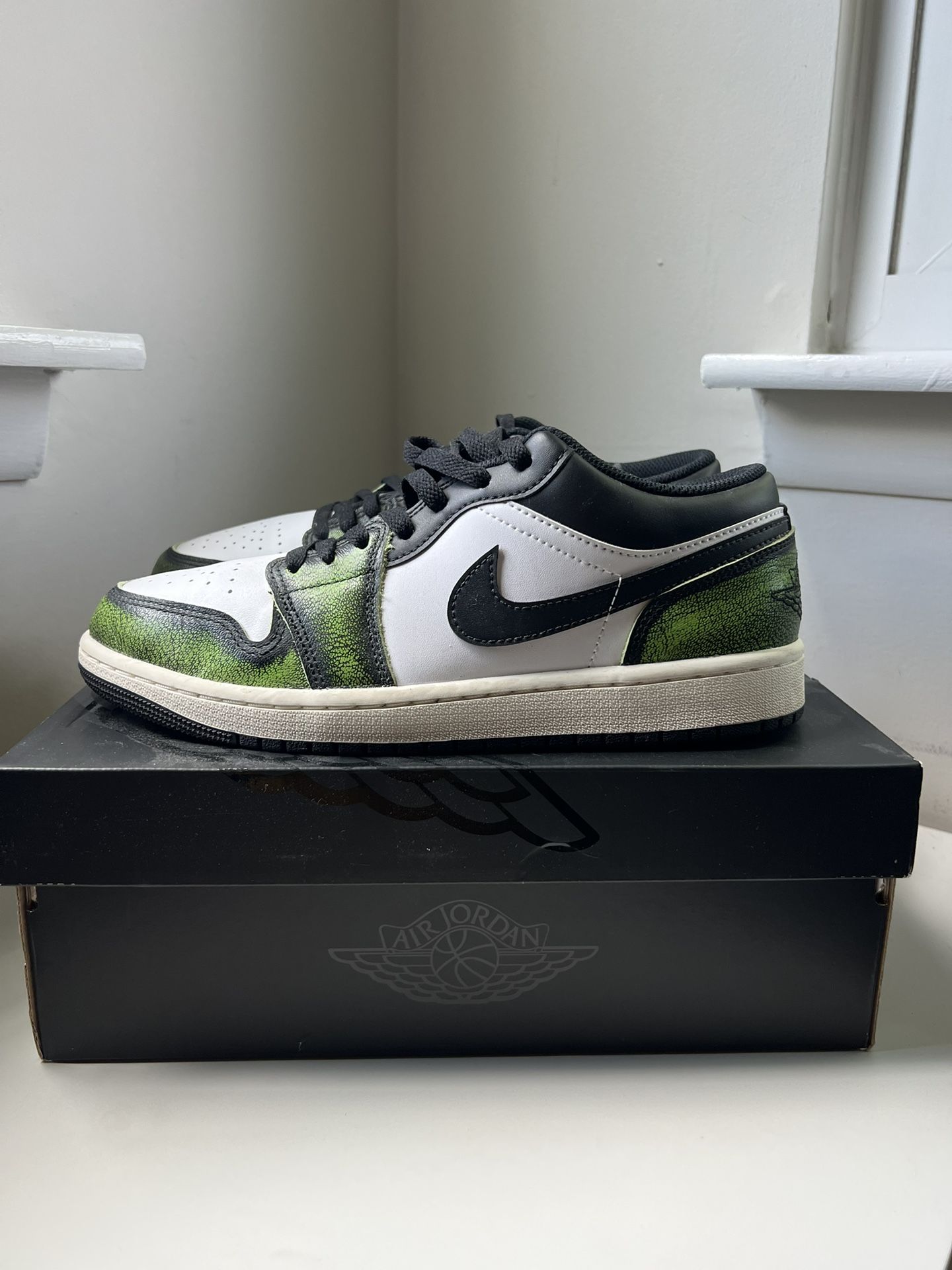 Jordan Low Black Electric Green SE