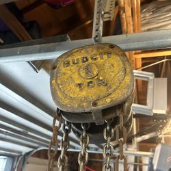 1 Ton Hoist In Good Working Condition 