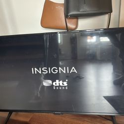 40” Insignia TV