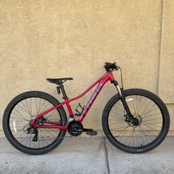 Trek Marlin 4 Hardtail Mountain Bike size XS