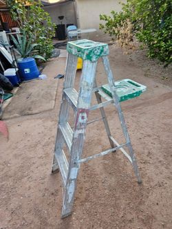 Werner 4-ft Aluminum 300-lb