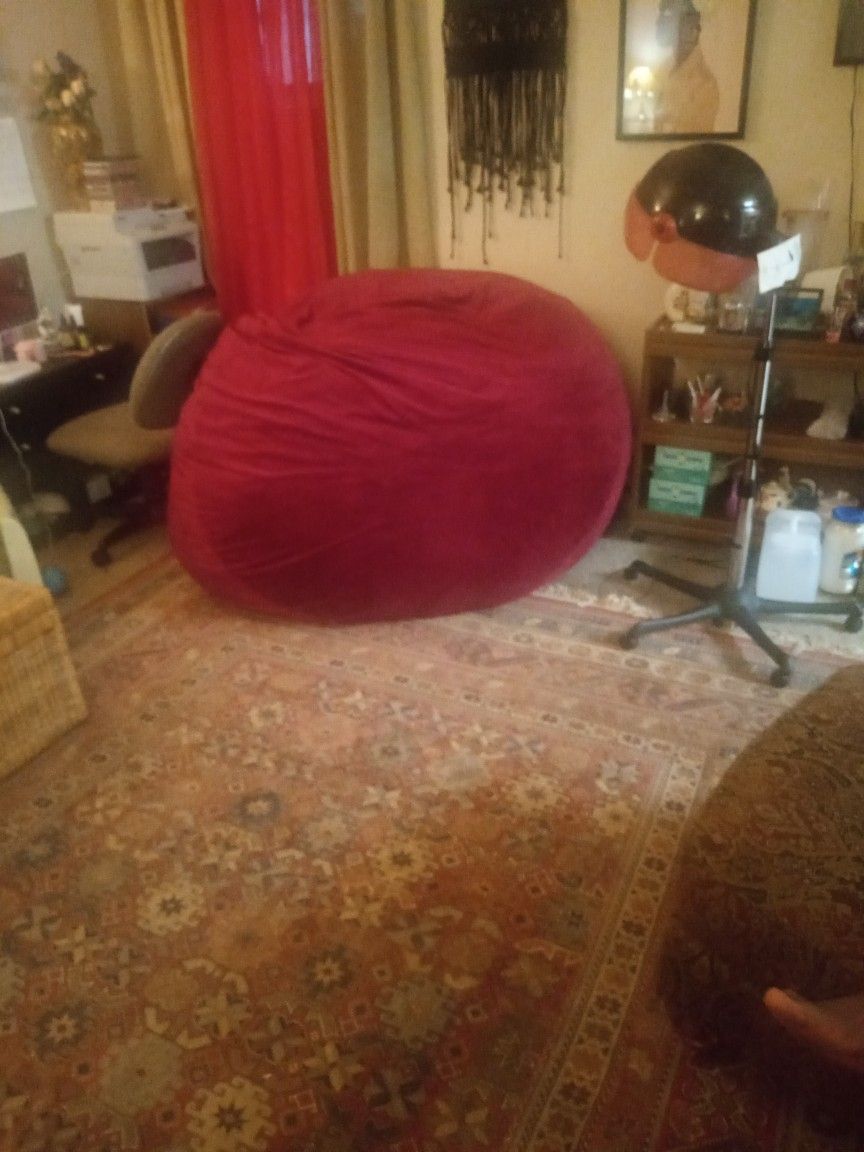 Like New 6 Ft Beanbag Chair