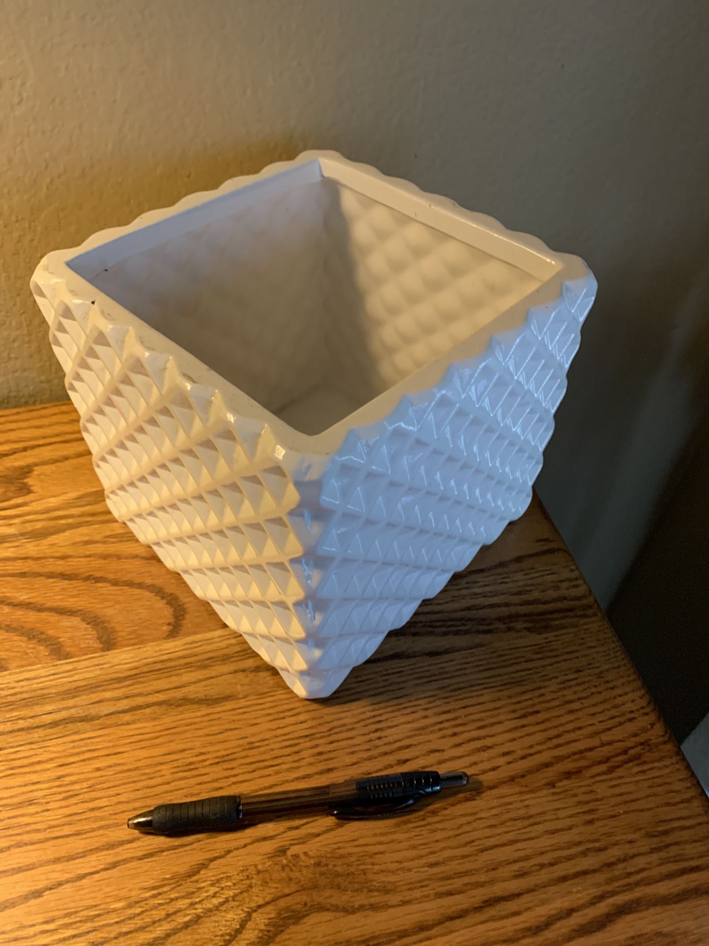 Square ceramic container