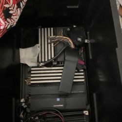 Amp For A Cars And All The Wires And Accessories Need To Get Rid Of Them Fast