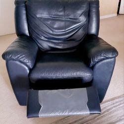 RECLINER CHAIR AND LOVESEAT GENUINE ITALIAN LEATHER EXCELLENT CONDITION 
