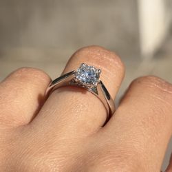 Round Diamond Engagement Ring 
