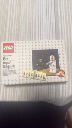 Lego Classic Spaceman minifigure promotional set