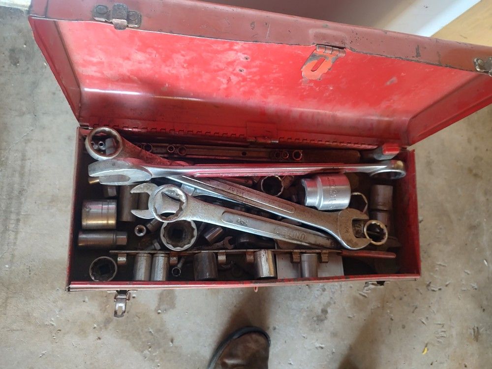 BOX OF TOOLS