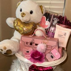 Valentine’s Day❤️ Basket For Her🤍