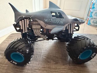 Monster truck shark