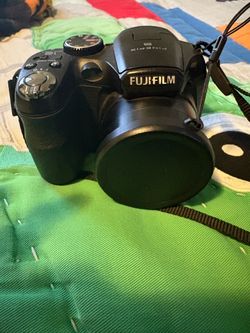 Fujifilm Finepix S2500HD digital camera