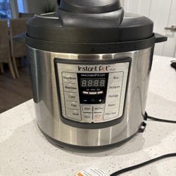 Instant Pot 6 Quart 6-in-1 Multi Use Electric Pressure Cooker IP-LUX60 V3