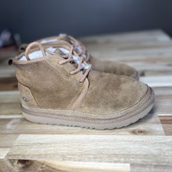 UGG Neumel women’s boots 7.5