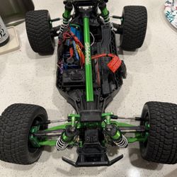 Traxxas Rustler Ultimate 3s 4x4 w battery & charger