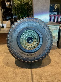 Jeep 5x127 17” Black Rhino Barricade Wheel Set 35x12.50R17 Kenda Klever MT2 Tires NEW