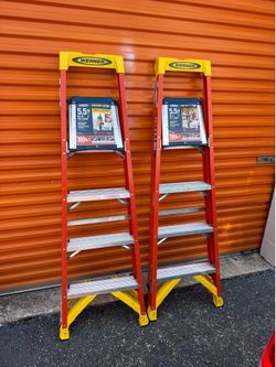 Werner 5.5 ft. Fiberglass Platform Step Ladder (9.5 ft. Reach Height) with 300 lb. Load Capacity Type IA Duty Rating