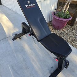 Heavy Duty Titan Fitness Adjustable Workout Bench 