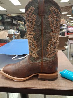 Ariat cowboy boots brand new