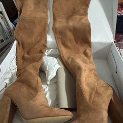 Botas ALDO  largas , Talla 38 ,color Café