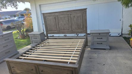 4-Piece Wood Bedroom Set with Storage Bed, Dresser, and Nightstands