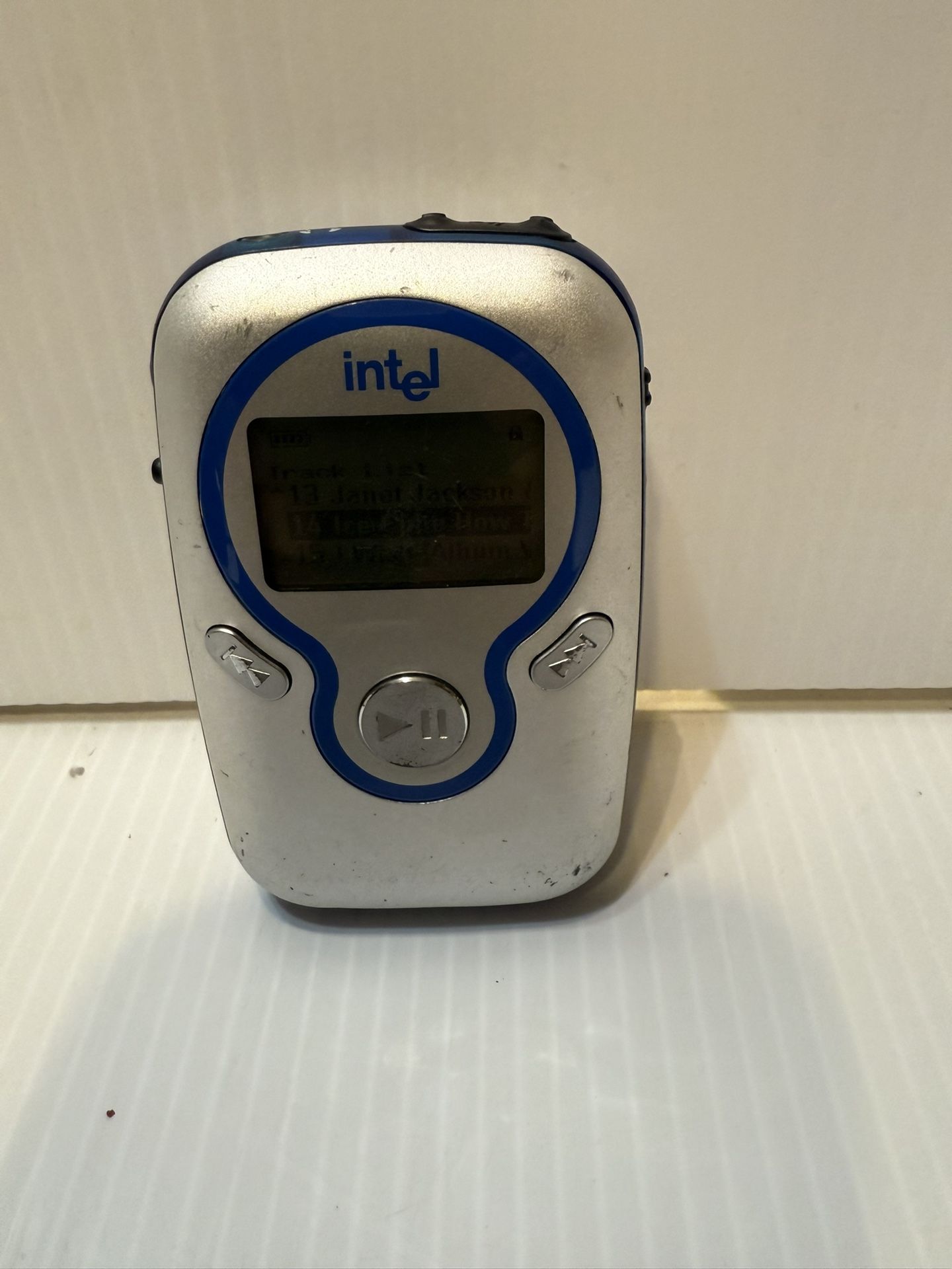 Vintage: First Generation Intel Pocket Concert Audio Player MP3 Player