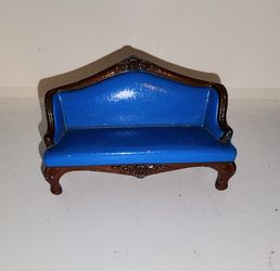 vintage 1980 Mattel The Littles dollhouse miniature blue sofa made of die-cast metal