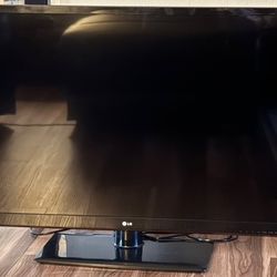 2 TVs,TV Stand And Soundbar