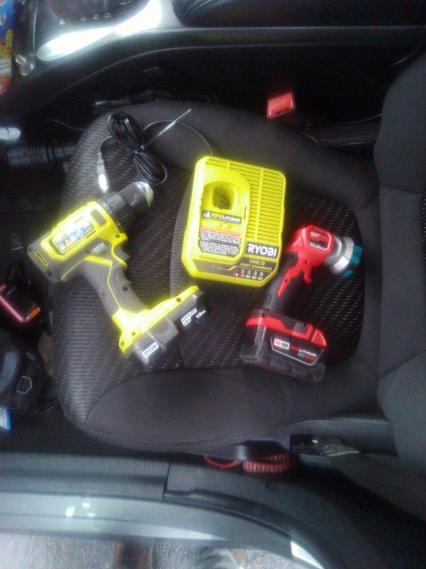 18V RYOBI DRILL w/Charger & M18 MILWAUKEE RED LITHIUM 18V XC 3.0 BATTERY w/ Flaslight