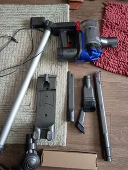 Dyson Vacuum (w/ wall mount)
