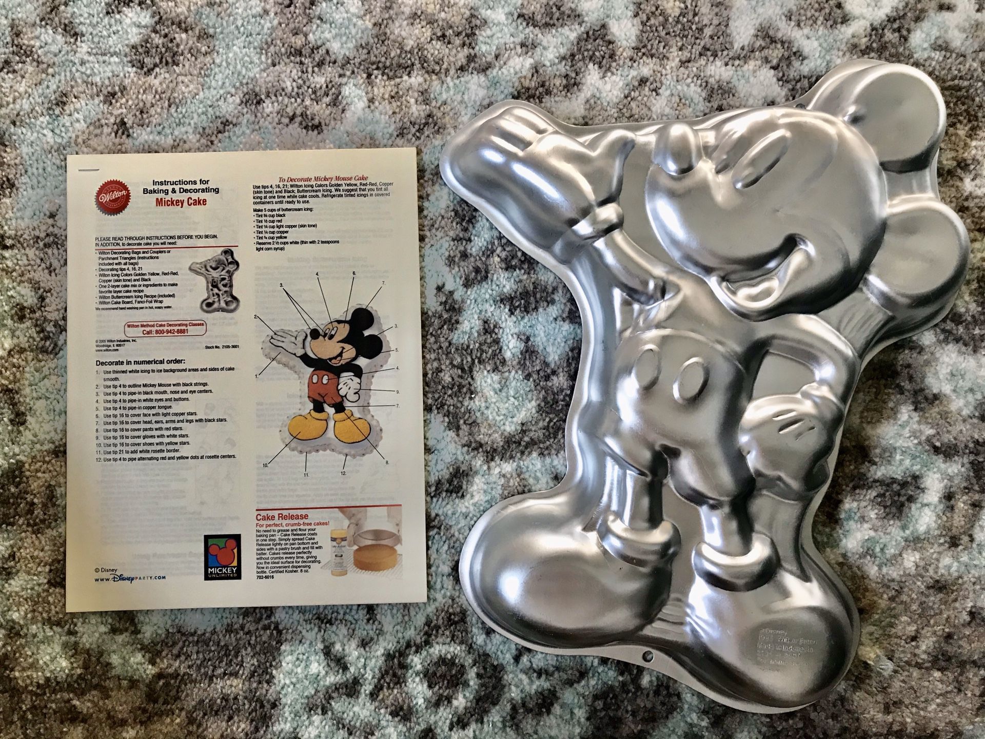 Wilton Mickey Mouse Cake Pan - Vintage 1995